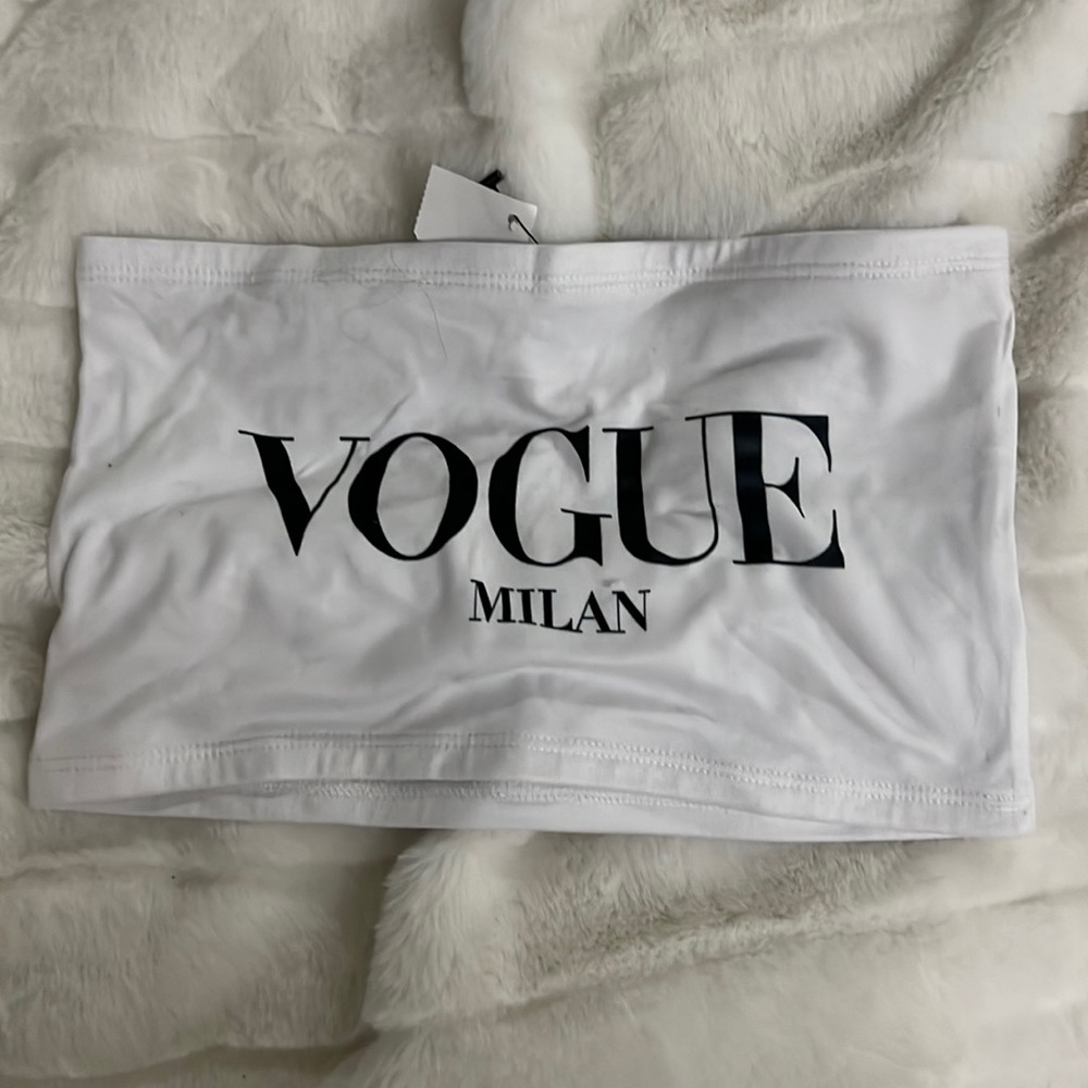 Akira vogue top